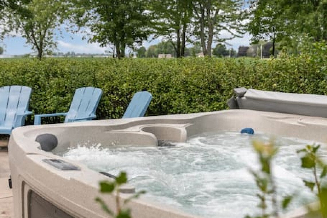 Sleeps 20! Hot Tub and Waffle Bar!